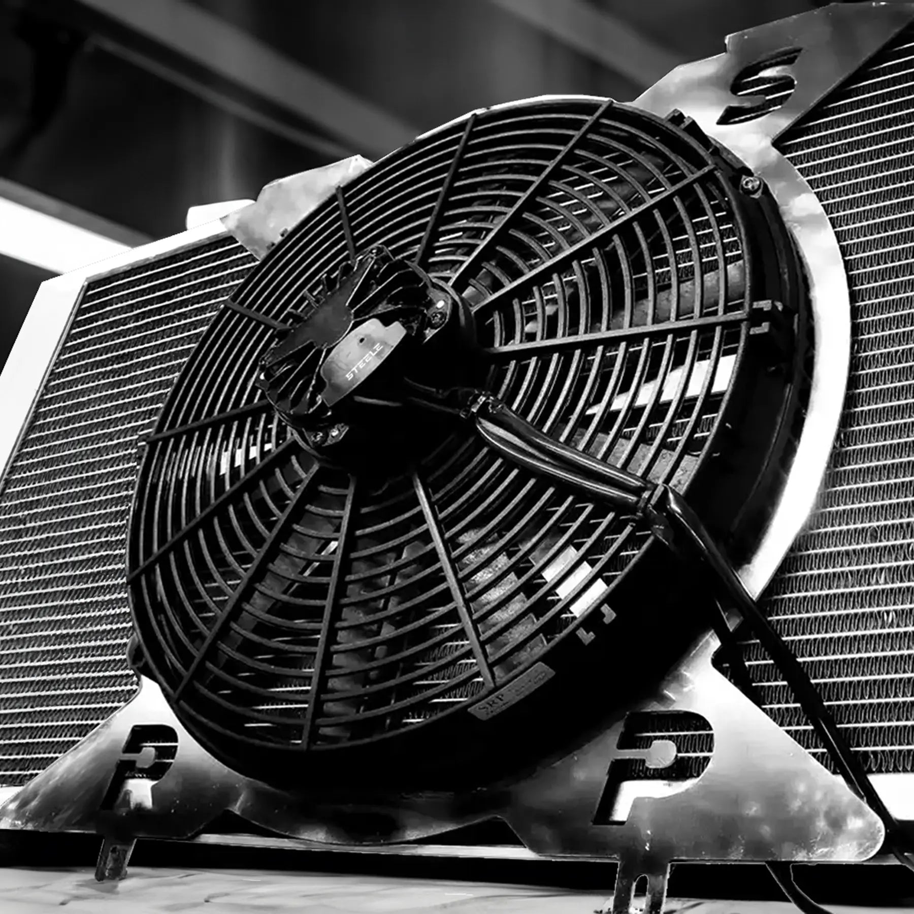 STEELE Brushless Radiator Fan Mounted to Aluminum Radiator – High-Performance Cooling System with Low Amp Draw